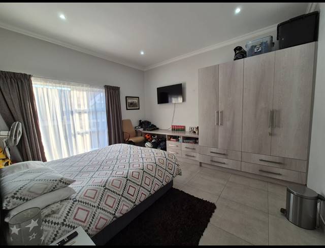 3 BEDROOM TOWNHOUSE FOR SALE IN VANDERBIJLPARK SW 5
